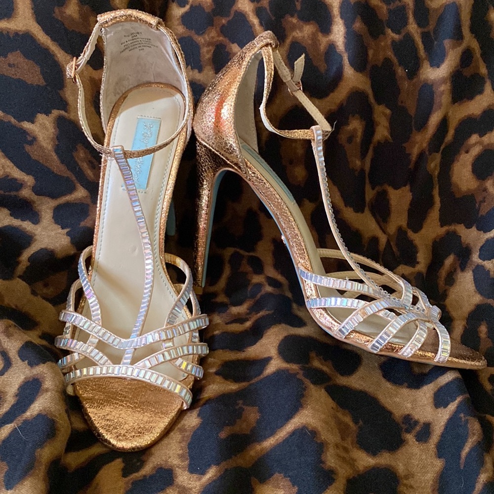 Uec Betsy Johnson heels. Size 9